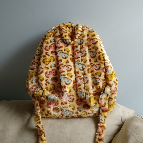 Hello Kitty rainbow leopard print bow fuzzy plush backpack - Picture 2 of 3